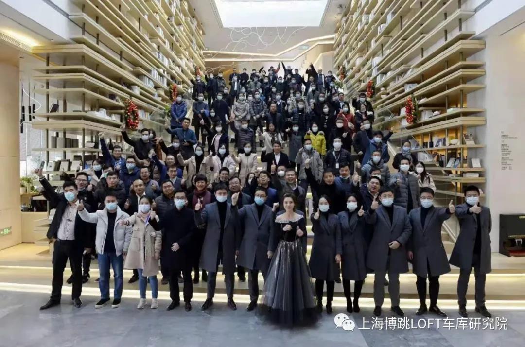 朔州全国一百多人在华侨城汉口道6号参观研讨LOFT专利车库技术！